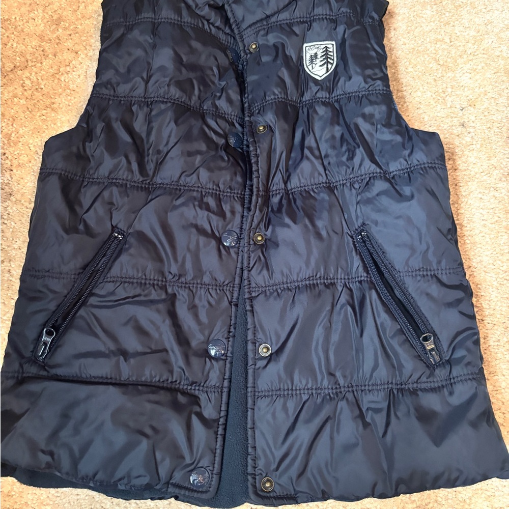 American Eagle Outfitters Women’s Navy Puffer Vest can